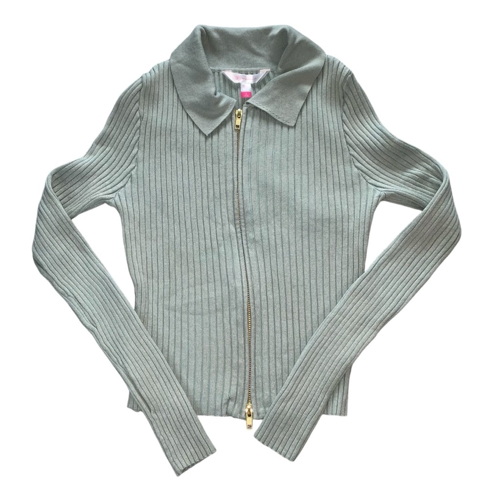 No boundaries, long sleeve shirts front zipper very stretchy  size: Small (3-5)